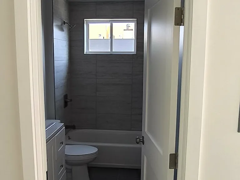 La Playa Apartments — Photo 3