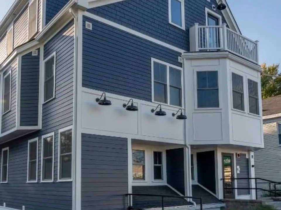 8 Enon St #102