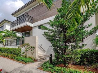 8232 NW 47th Ln, Doral, FL 33166