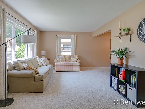 5th image of 1044 Walwood Dr NE