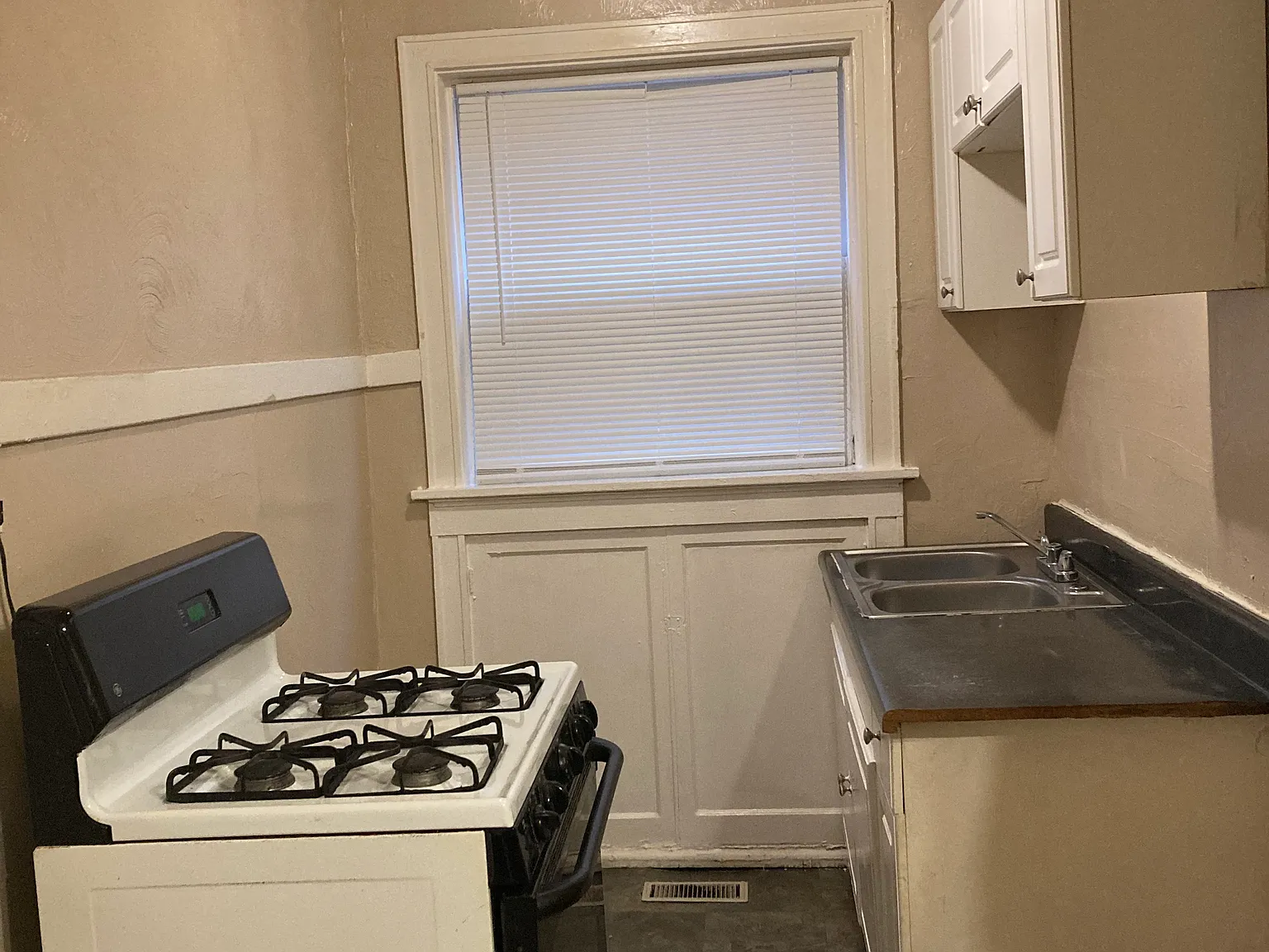 1 bed, 600 sqft, $700 — Photo 2