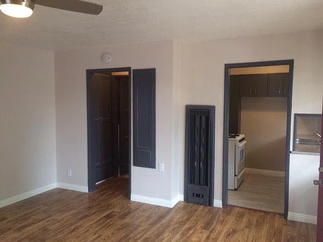 3425 Fairmount Boulevard — Photo 4