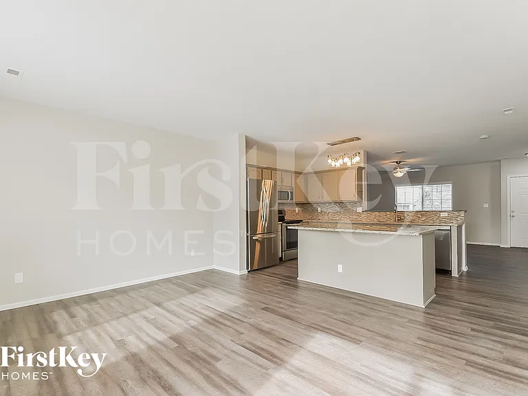 6291 Scottsbluff Dr — Photo 5