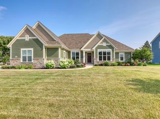 N67W15832 Tamarack Trl, Menomonee Falls, WI 53051