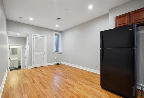 3rd image of 1701 W Jefferson St #B