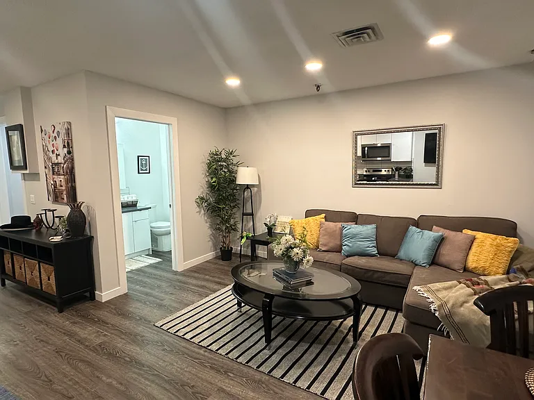 815 4th Ave SW — Photo 11