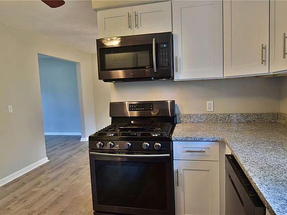 2nd image of 1136 Parkview Ave