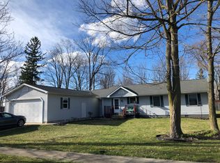 110 Lakeside Dr, Grass Lake, MI 49240