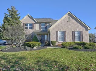 7067 Anna Dr, Belleville, MI