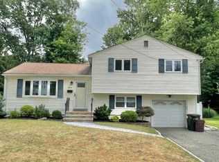 52 Glendale Ave, Livingston, NJ 07039