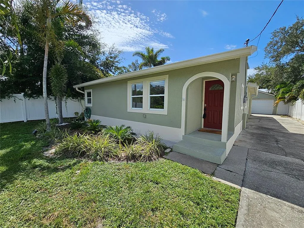 3 bed, 2.0 bath, 1648 sqft, $2,800 — Photo 1