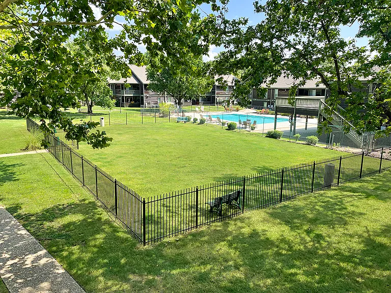 Seasons Apartments — Photo 7