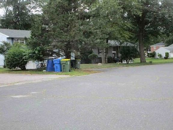 Exterior Neighborhood (street photo)