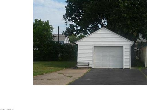 2nd image of 221 Erie St