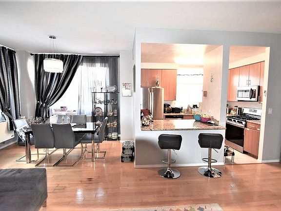 2nd image of 56 Oceana Dr E #6