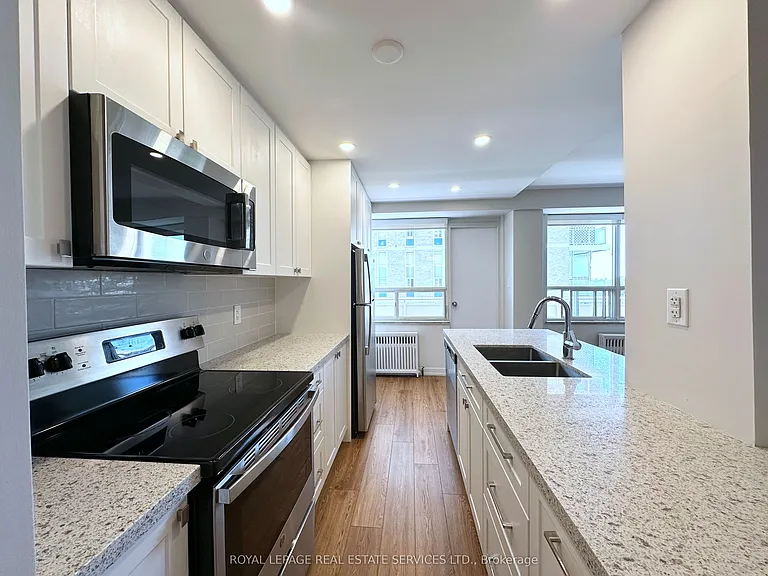 565 Avenue Rd #706 — Photo 4