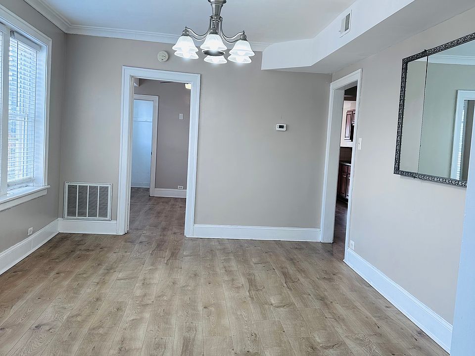 1st image of 3239 W Bryn Mawr Ave Unit 3
