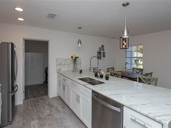 3rd image of 6802 N Lyman Ave