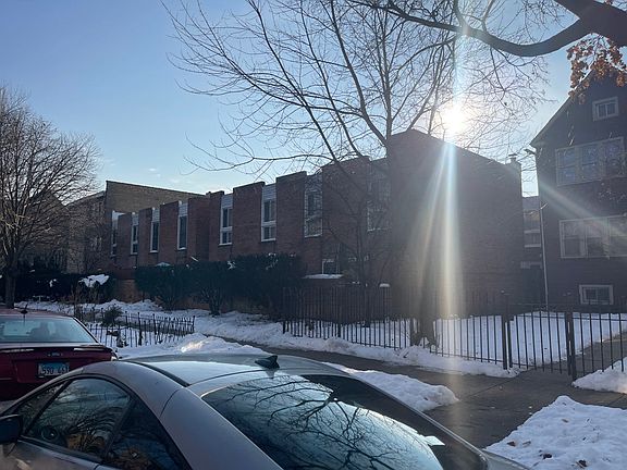 2nd image of 1615 W Greenleaf Ave Unit F