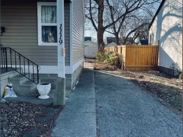 1119 Campbell Ave, Windsor, ON N9B 3M7