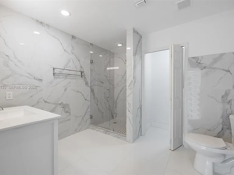 1221 SE 10th St — Photo 30