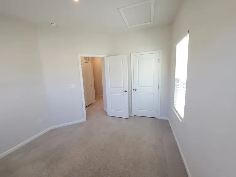 2 ROOM WITH THREE WINDOWS ALOT SUN LIGHT