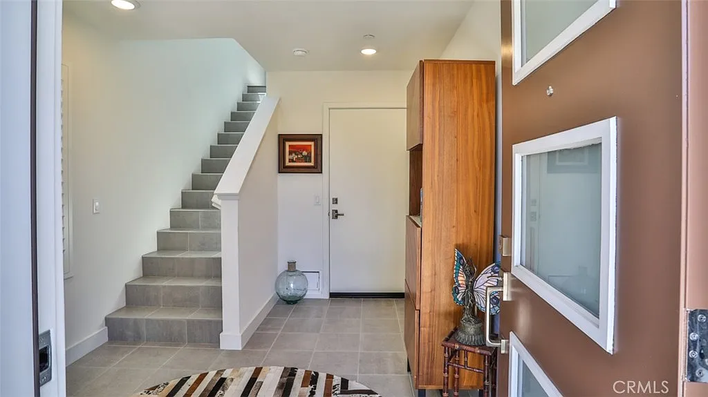 2 bed, 2.0 bath, 1469 sqft, $6,000 — Photo 3