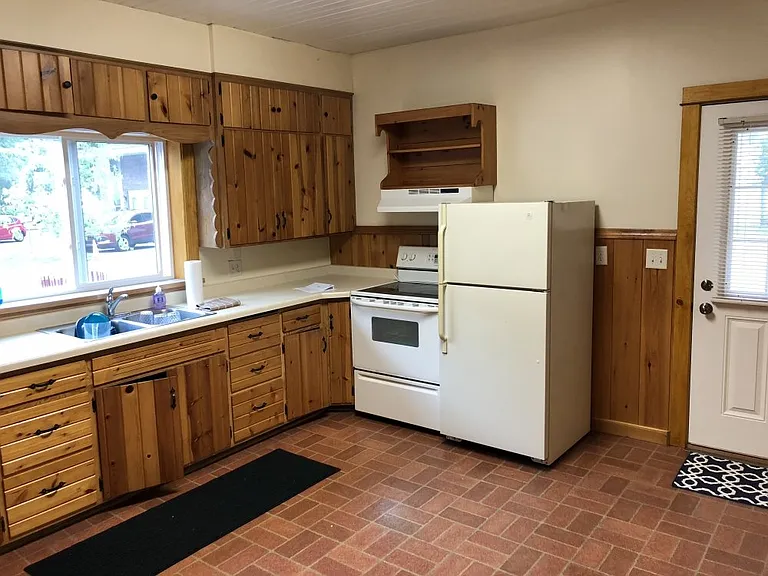 318 Gilbert Ave — Photo 5