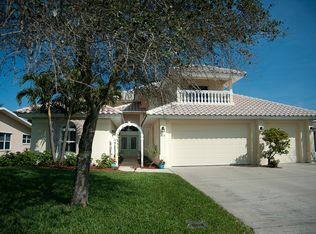 52 Country Club Rd, Cocoa Beach, FL 32931