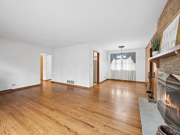 4th image of S645 Forest St