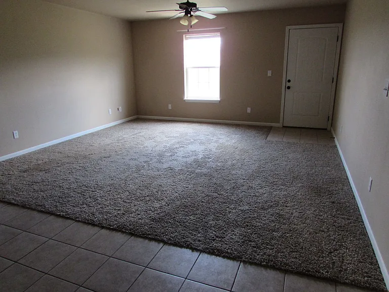 190 Lyle Curtis Cir — Photo 2