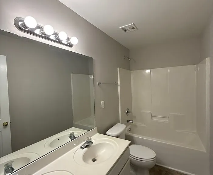 1207 Joannas Ct — Photo 14