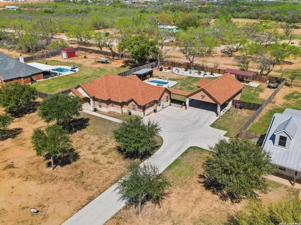149 W Short Meadow Dr, Lytle, TX 78052