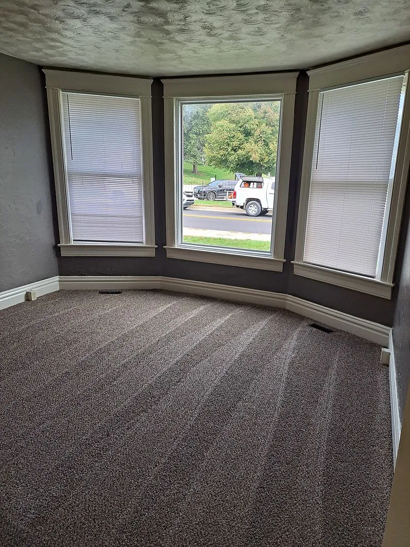 2 BR Apartment Near University of Saint Francis — Photo 2
