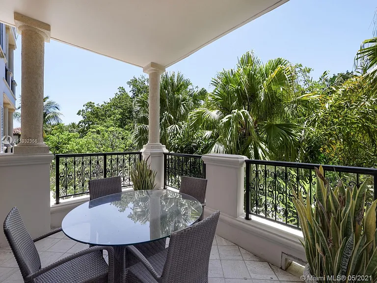 19126 Fisher Island Dr #19126 — Photo 34