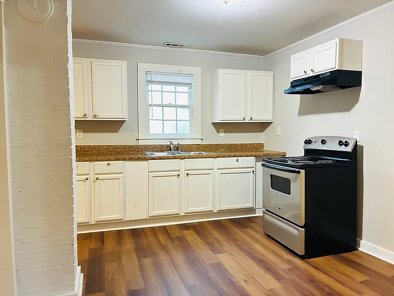 2554 Hemphill St — Photo 4
