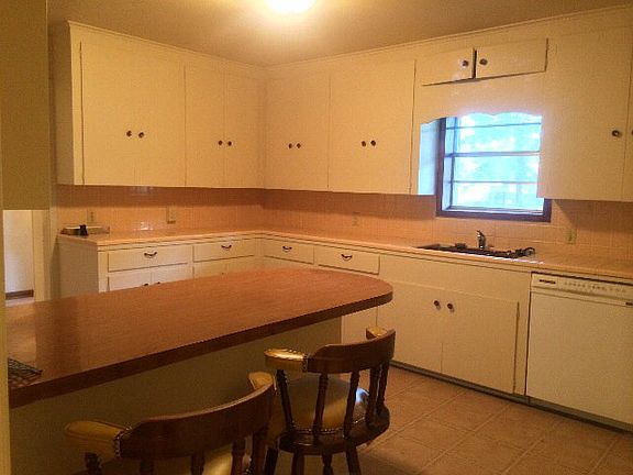 3rd image of 103 Maplewood Dr