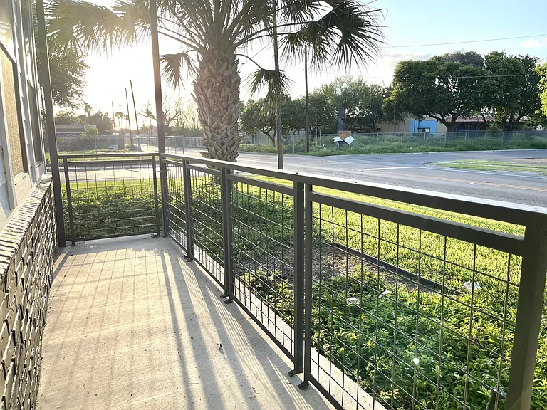 1515 W Houston Ave — Photo 13