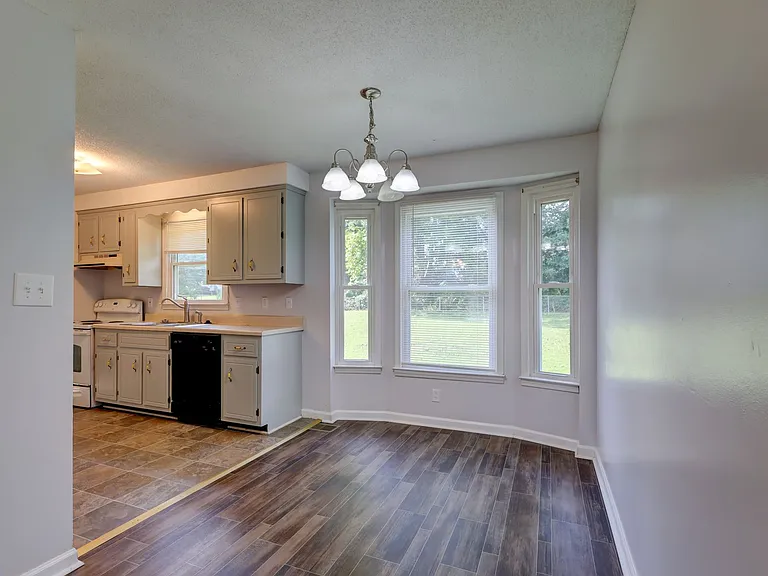 204 Bob White Dr — Photo 13