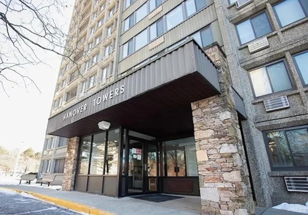 Hanover Towers — Photo 1