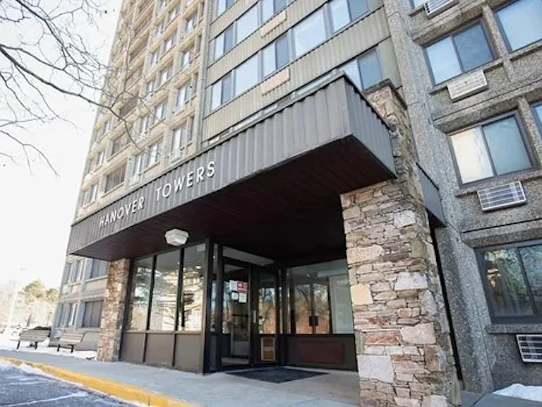 Hanover Towers — Photo 1