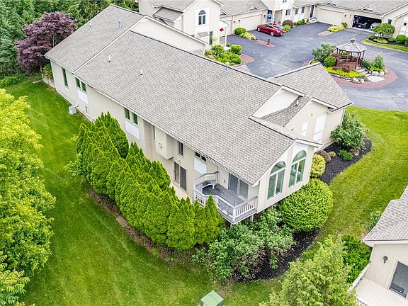 3rd image of 10 Baywood Ln