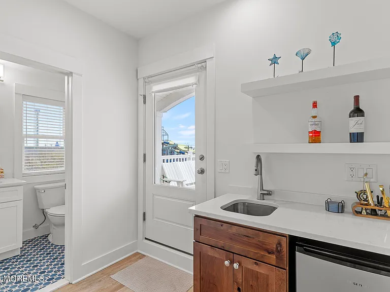 53 Sheridan Ave — Photo 36