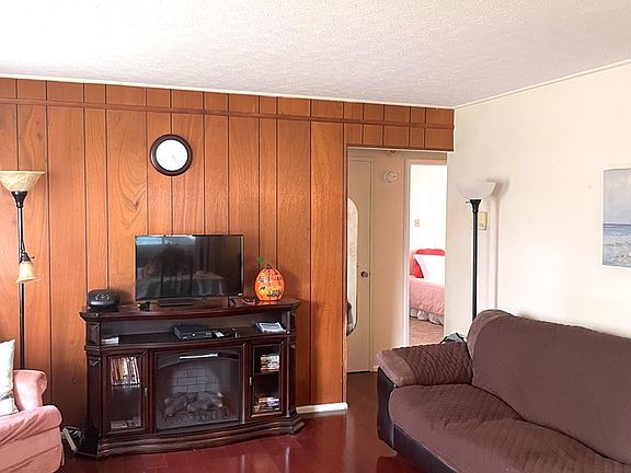 3rd image of 324 Arlington Ave