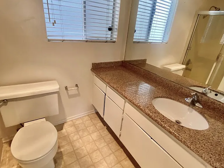 637 Manhattan Beach Blvd — Photo 9