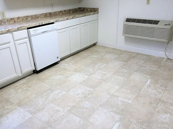 4th image of 301 Wilkinson St