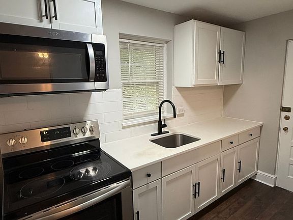 5th image of 403 S Washington St #5