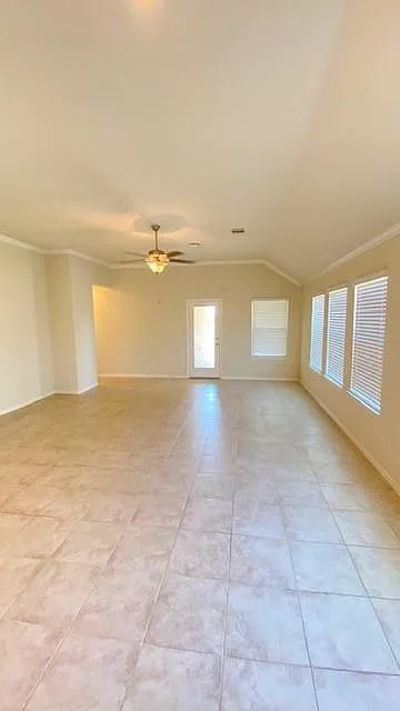 3 bed, 2.0 bath, 2043 sqft, $3,100 — Photo 2
