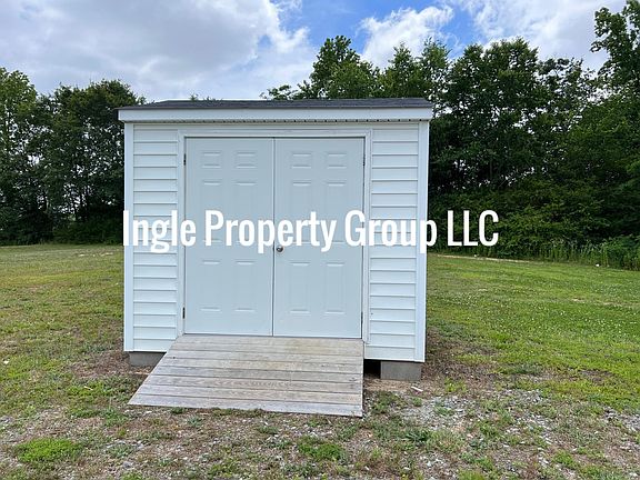 3rd image of 220 Sandy Rd