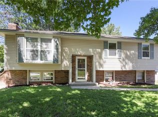 2949 S Iva Dr, Independence, MO 64057